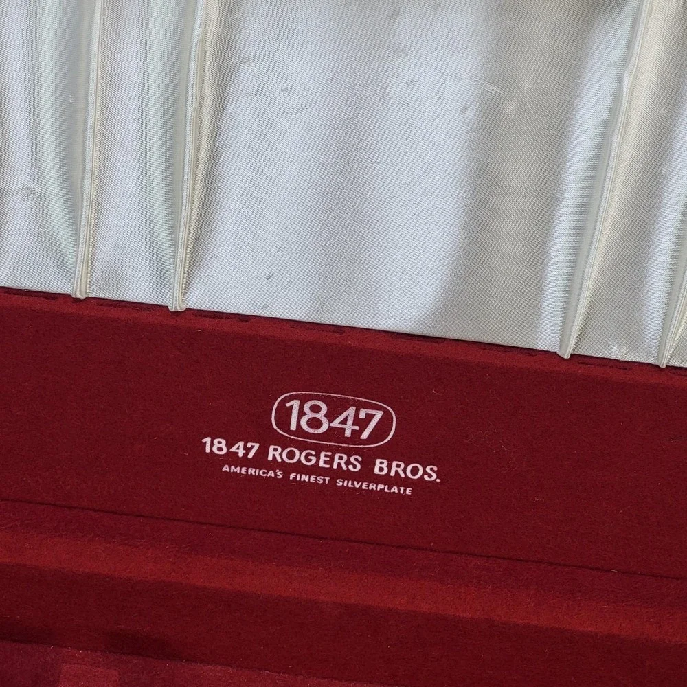 Vintage 1847 Rogers Bros. Silverware Wood Red Felt Lined Empty Storage Case Box